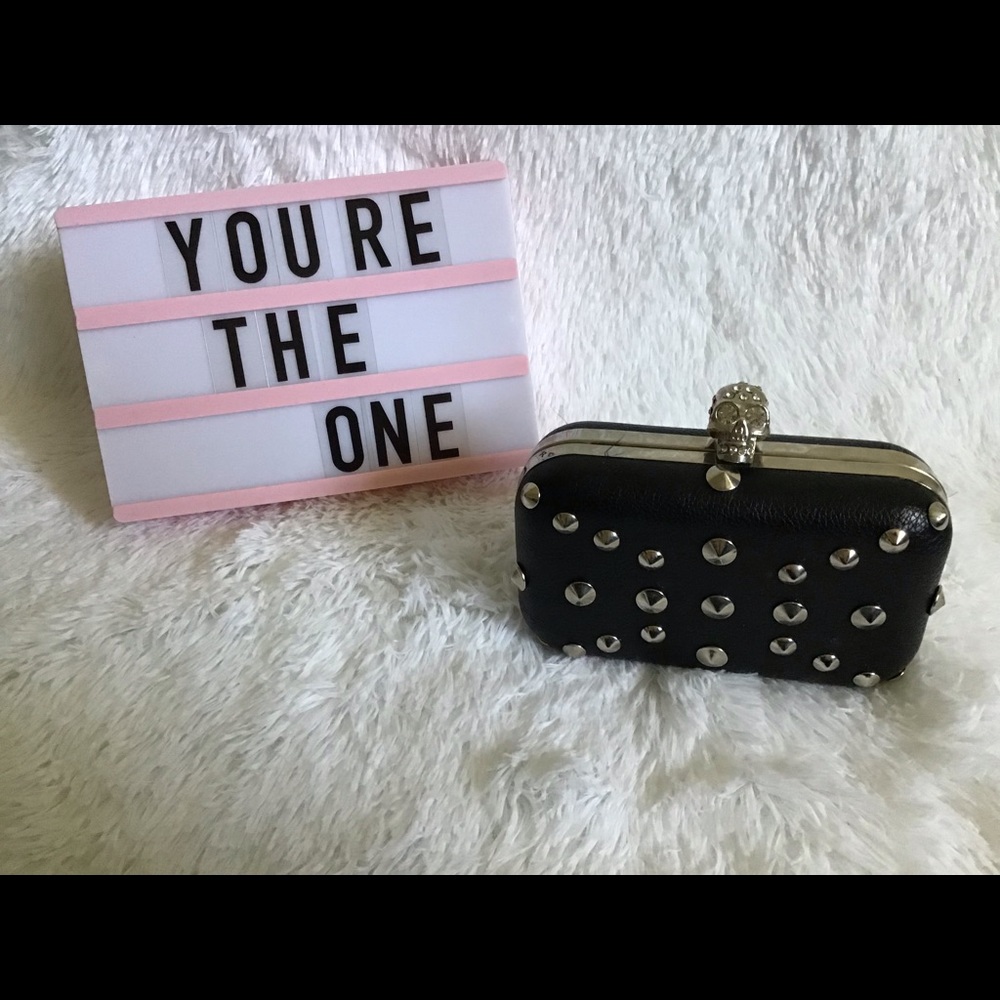 Spiked Skull Clutch 🥂